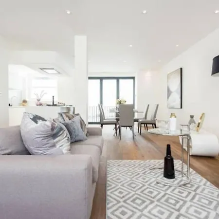 Large Three Bed Duplex Camden Villa